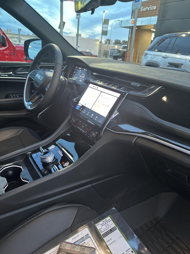 How To Turn On Screen In Jeep Cherokee: Quick & Easy Guide