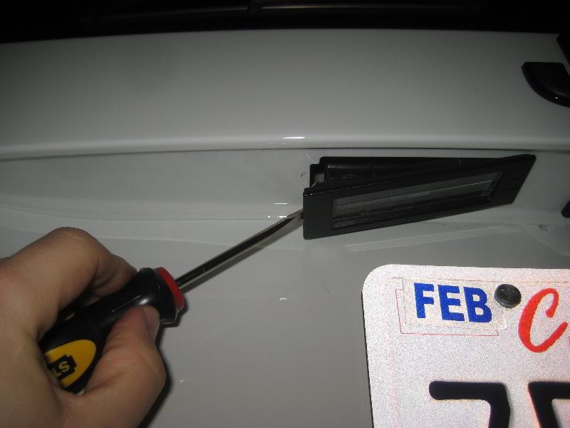 How To Change License Plate Light On 2018 Jeep Renegade Easily