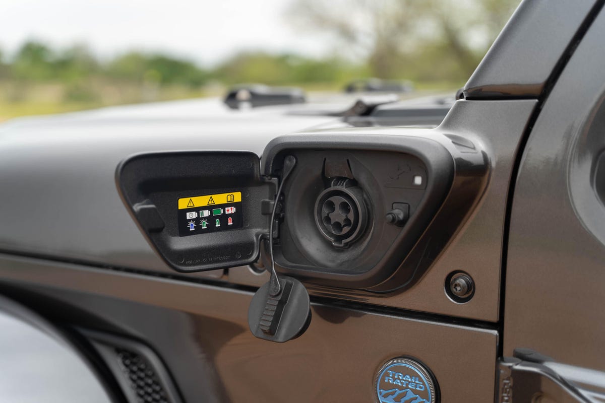 What Plug Does Jeep 4Xe Use? Charging Guide Explained