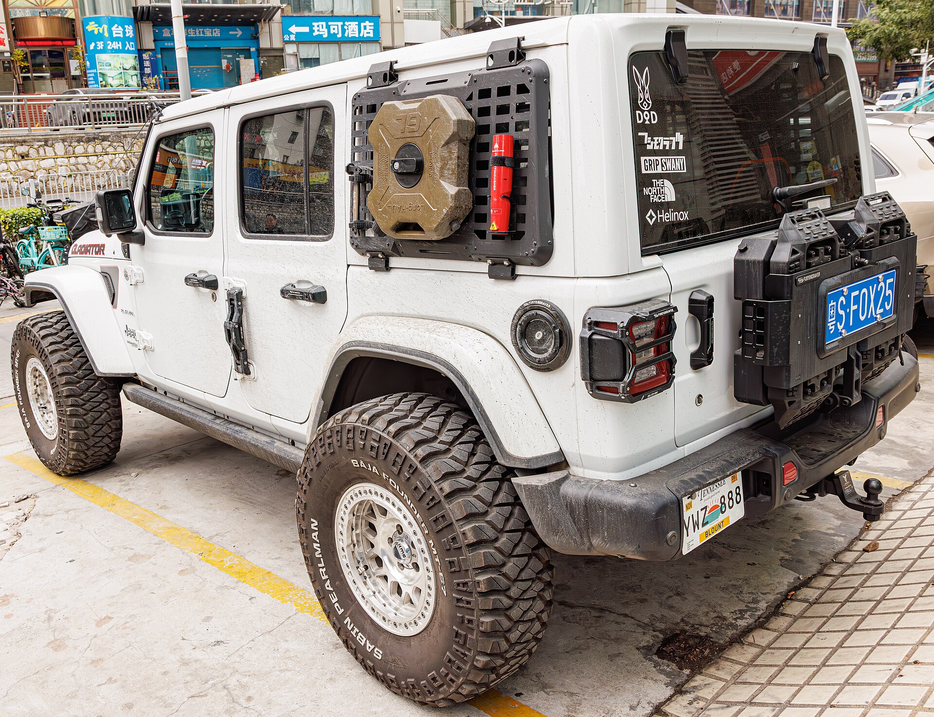 Jeep Wrangler Clicking Noise While Driving: Diagnostic Steps for Jeep Owners featured