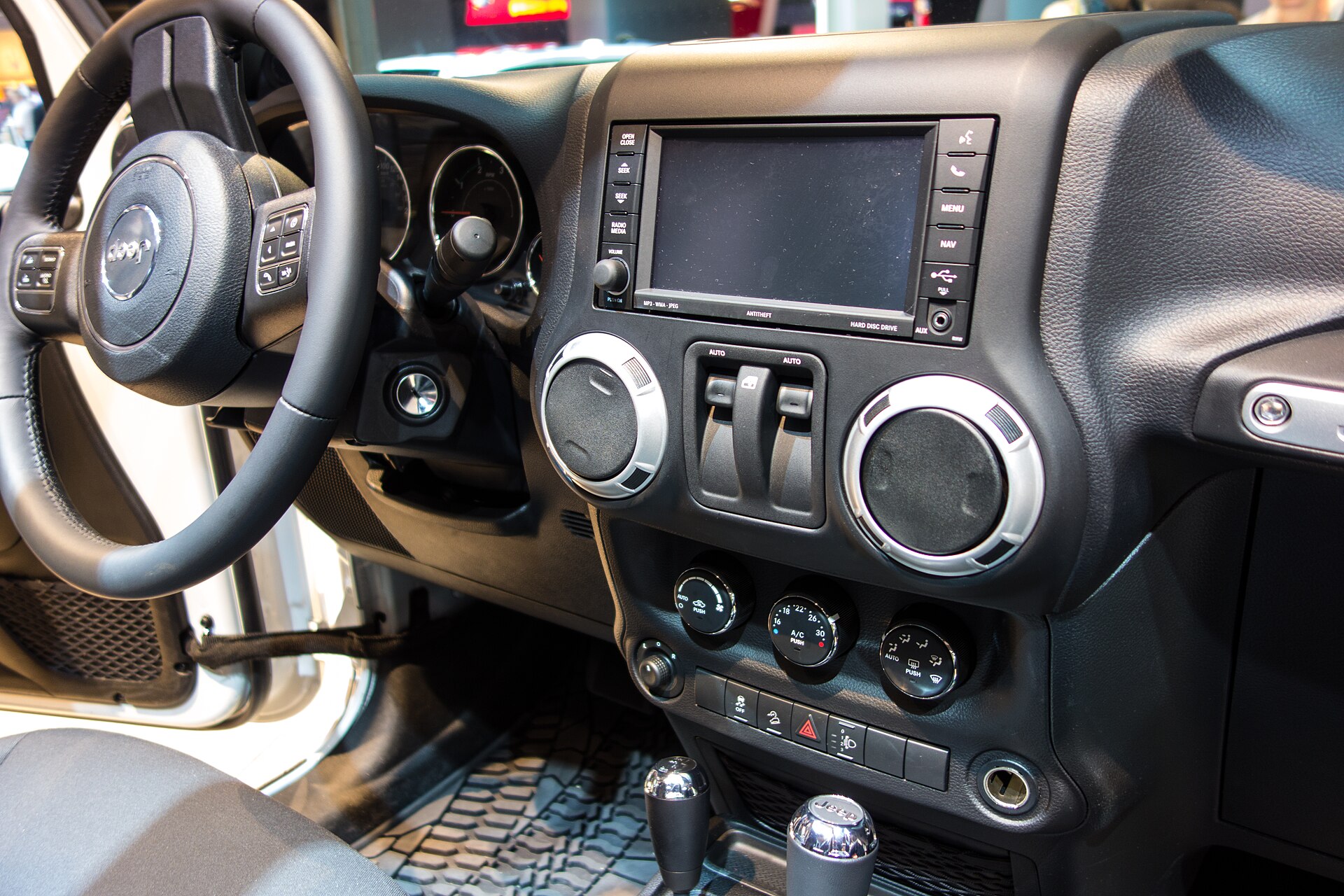 Jeep Wrangler Clicking Noise While Driving: Diagnostic Steps for Jeep Owners inline 1