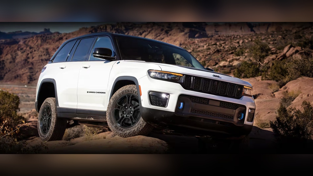 jeep wrangler vs jeep grand cherokee ultimate showdown