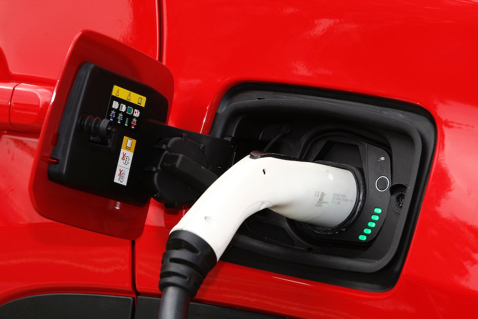 How To Charge Jeep Renegade Hybrid: Step-by-Step Guide