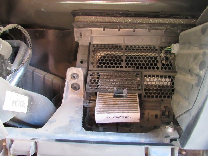 How To Change Cabin Air Filter Jeep Wrangler: Easy DIY Guide How To Change Cabin Air Filter Jeep Wrangler: Easy DIY Guide