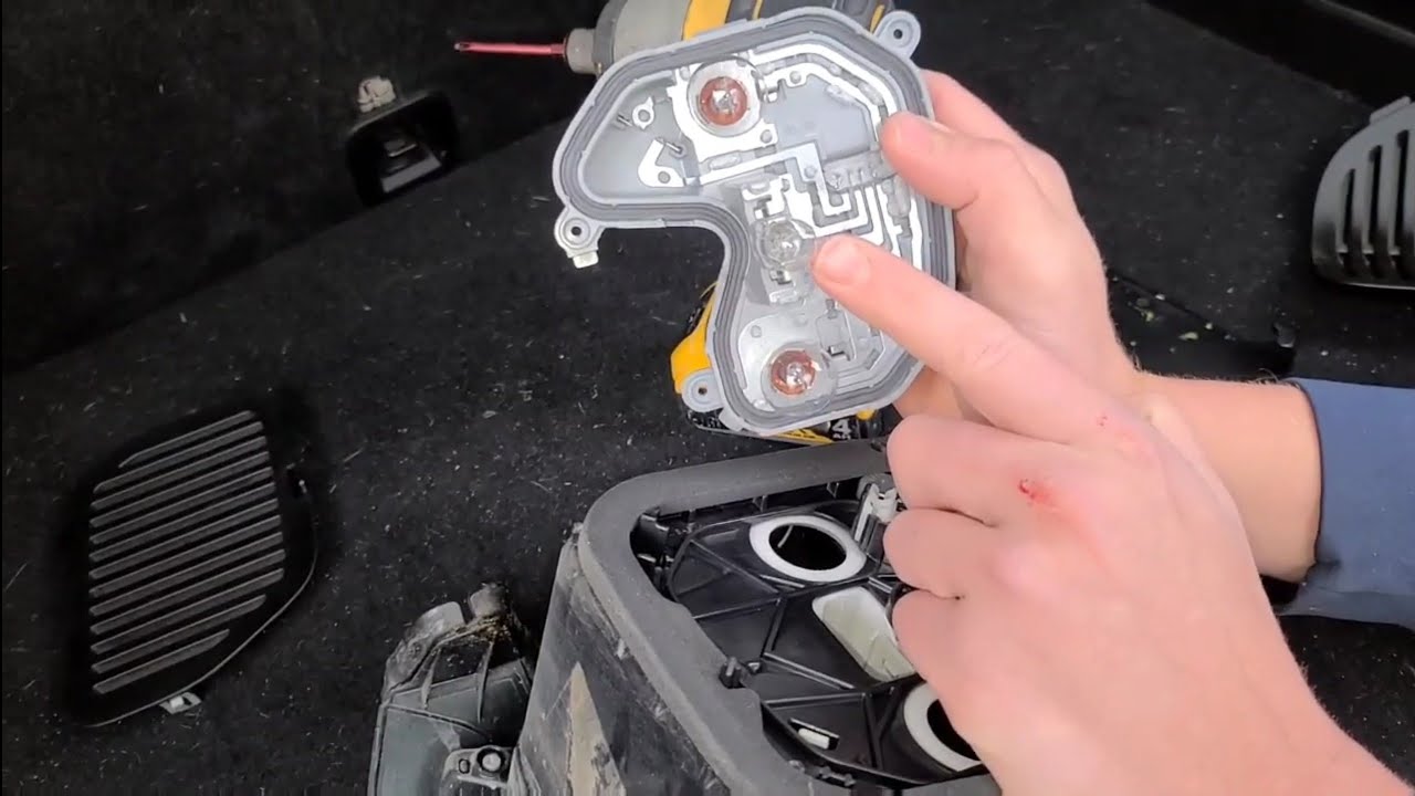 How To Change Backup Light On 2015 Jeep Renegade Easily How To Change Backup Light On 2015 Jeep Renegade Easily