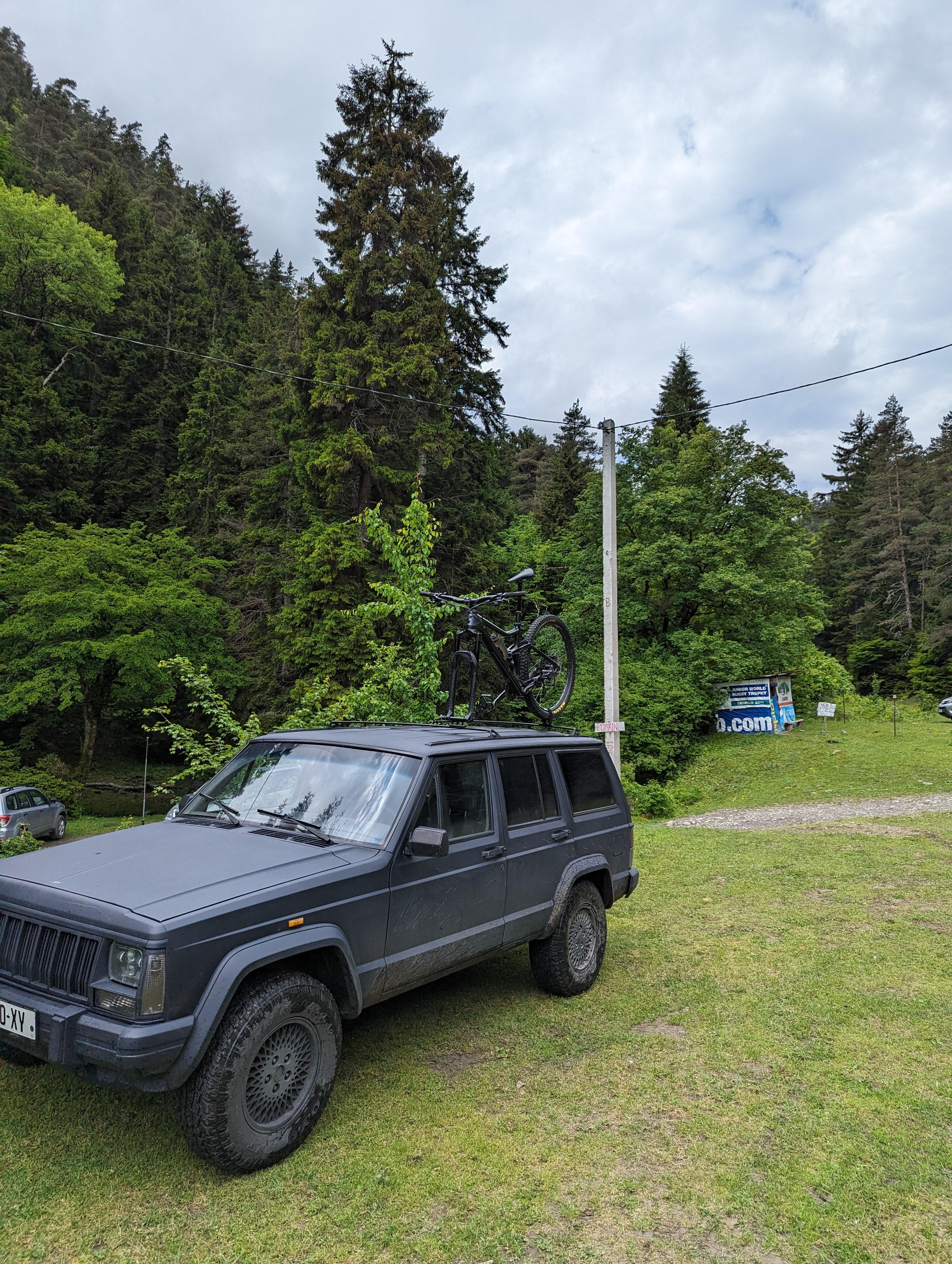 How Much Weight Can A Jeep Cherokee Carry: Ultimate Guide