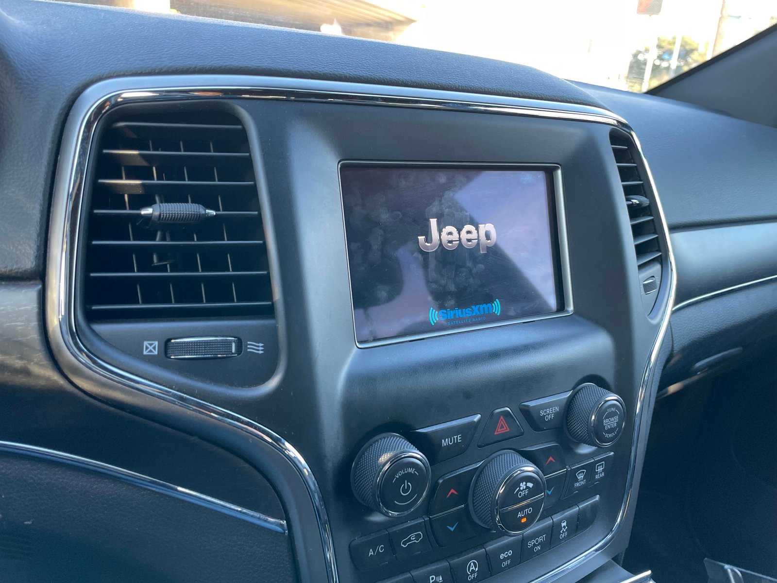 How To Reset 2018 Jeep Grand Cherokee Radio: Quick Guide
