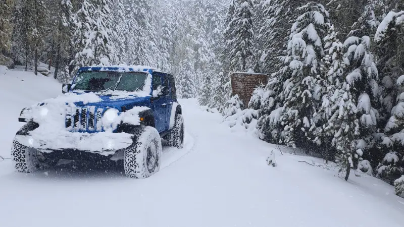 Jeep Sky One Touch Power Top in Winter