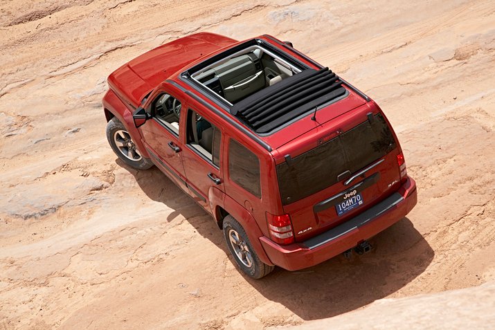 Do Jeep Libertys Have Sunroofs? Features, Options & Guide