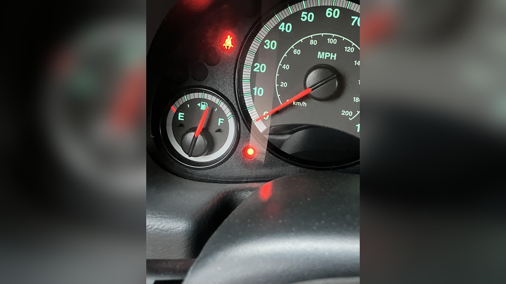 solid red circle light on dashboard jeep what it means