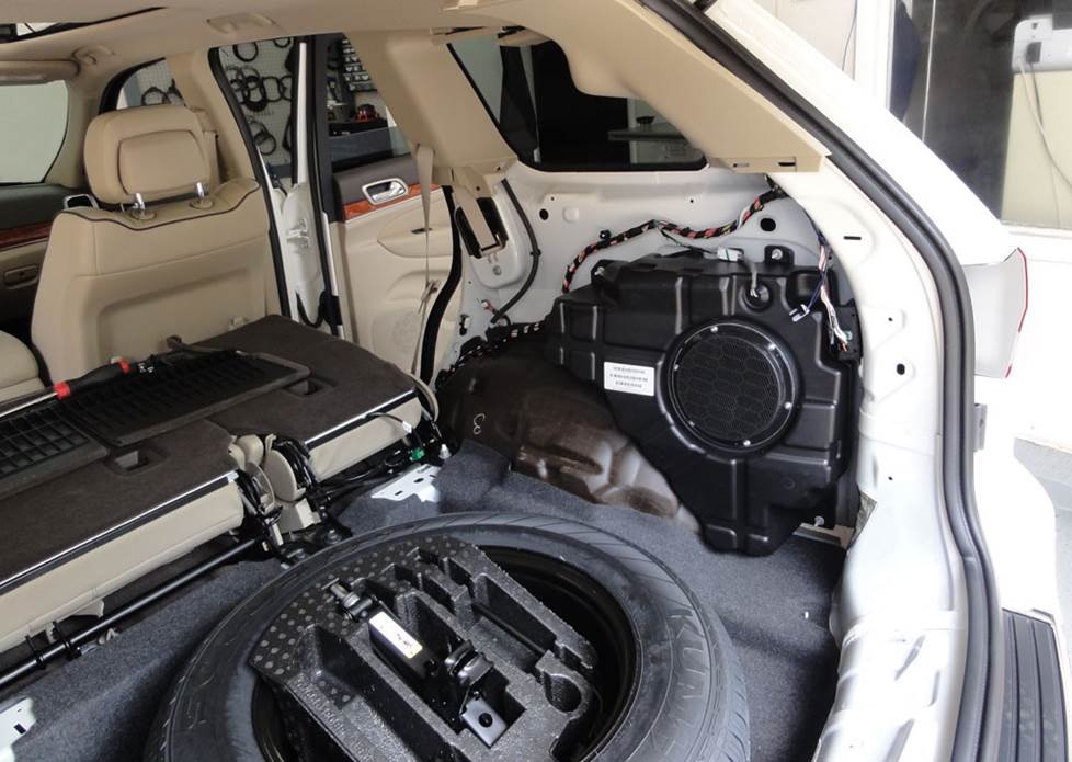 How To Remove Jeep Grand Cherokee Subwoofer Easily and Safely