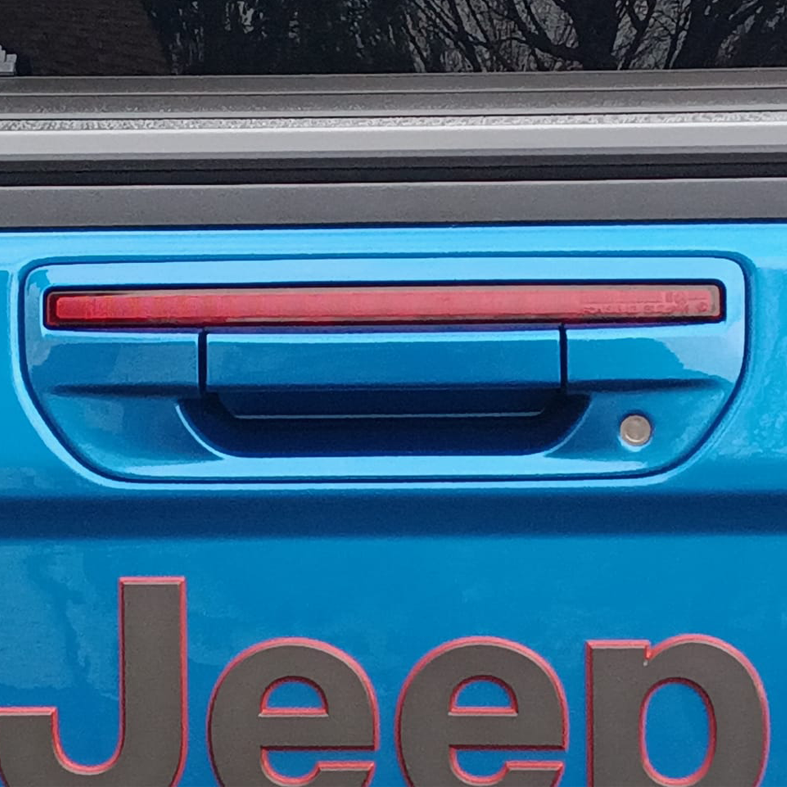 How To Remove Jeep Emblem From Tailgate: Easy DIY Guide