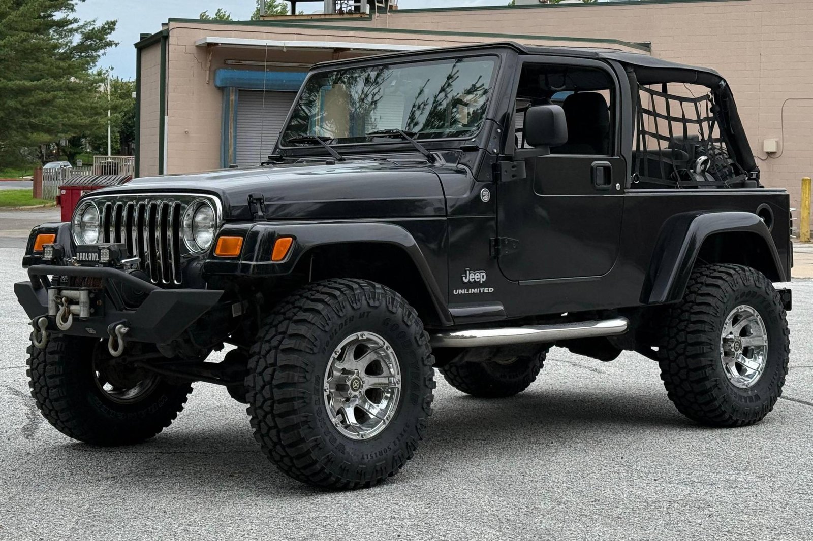 Jeep 2005 Unlimited 20 Inch Wheels: Upgrade Now!