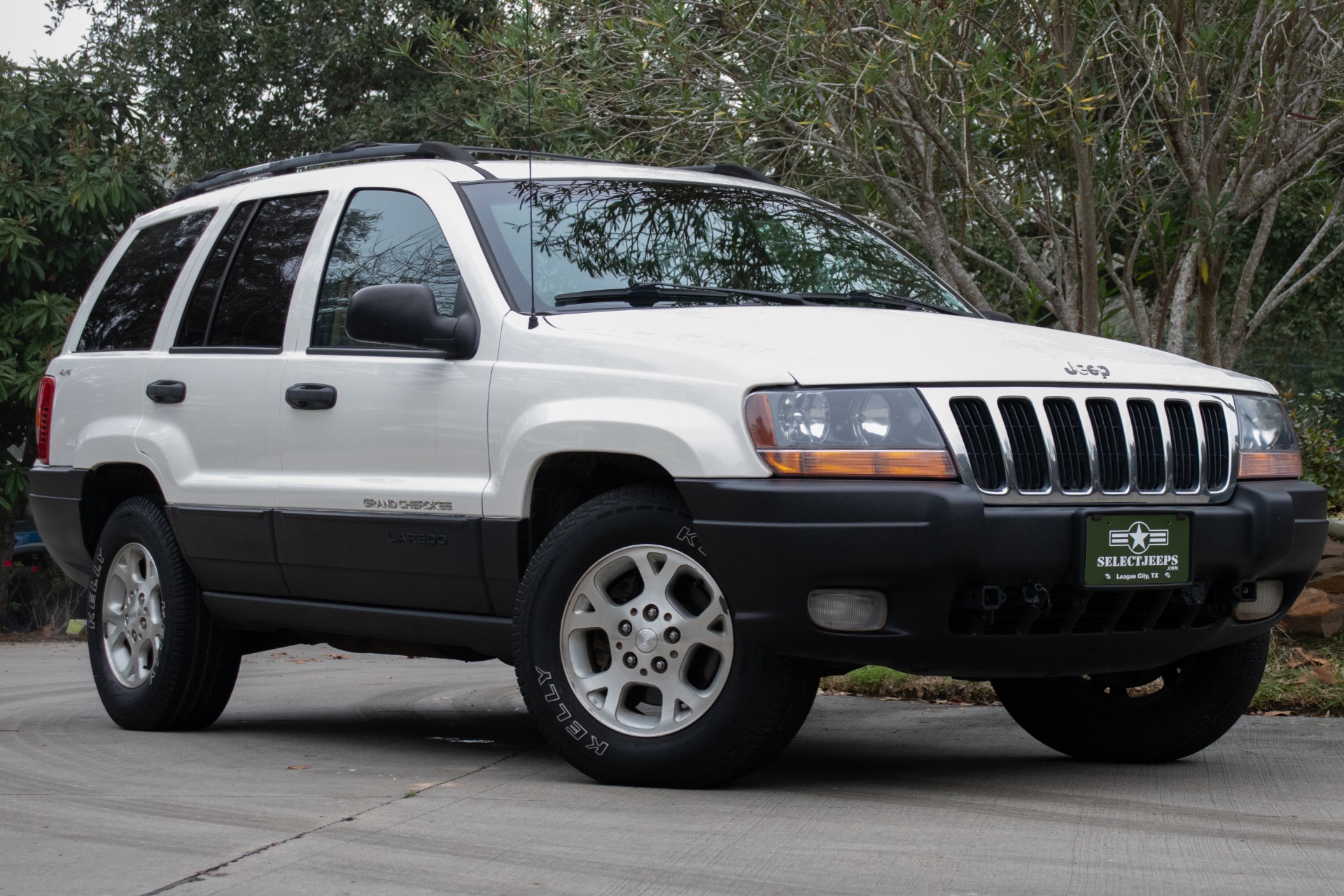 2000 Jeep Grand Cherokee Laredo: Ultimate Buyer's Guide