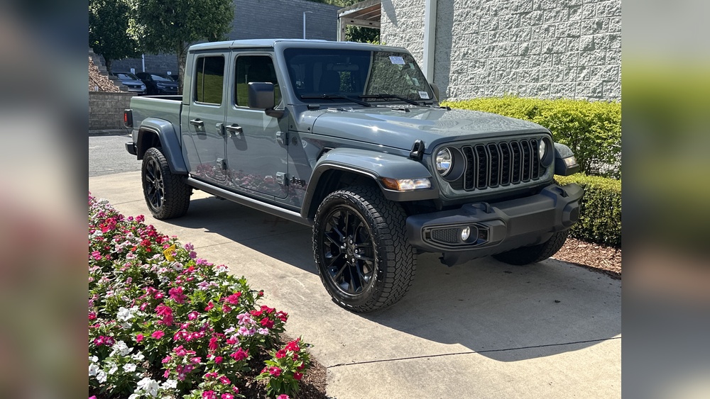when will 2024 jeep gladiator be available 1