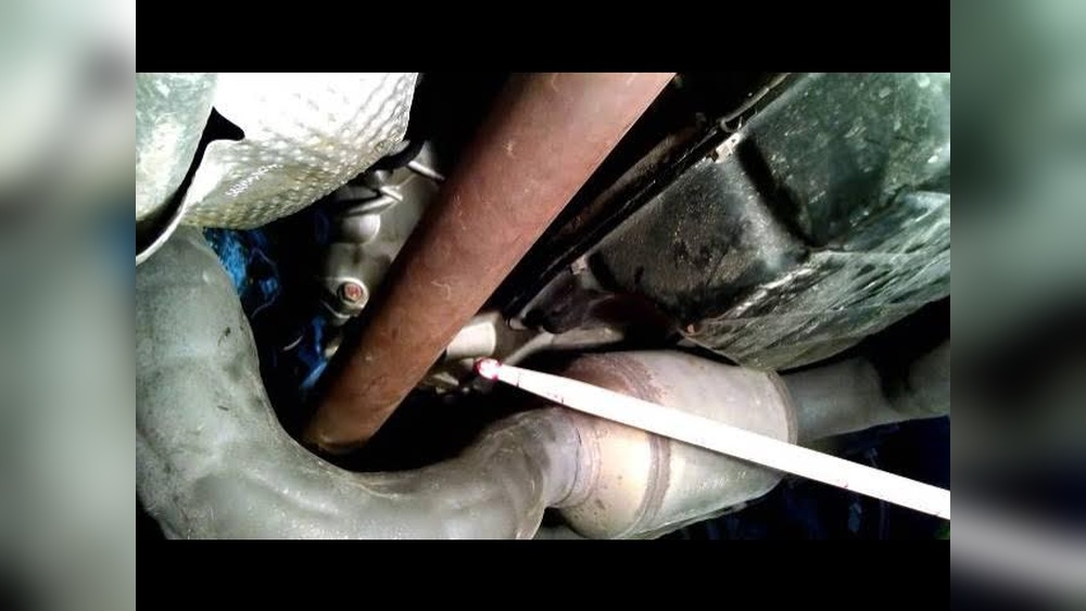where is the starter on a jeep commander