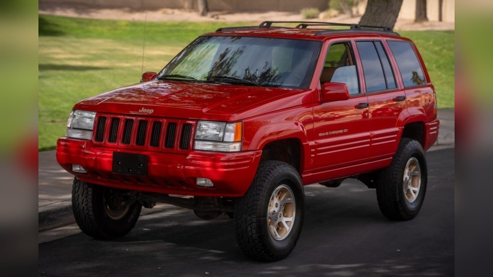 which jeep grand cherokee has a v8