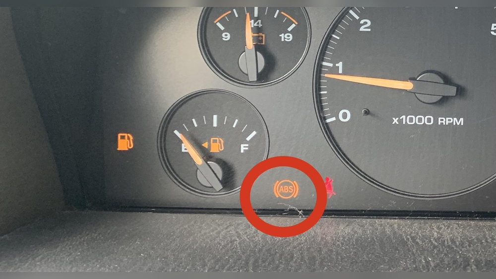 why abs and brake light on 2000 jeep grand cherokee
