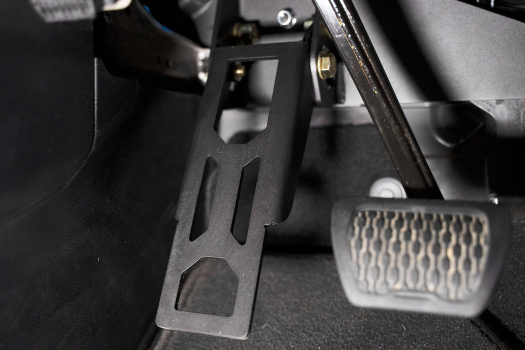 What Is A Jeep Dead Pedal? Benefits, Uses, and Installation Tips